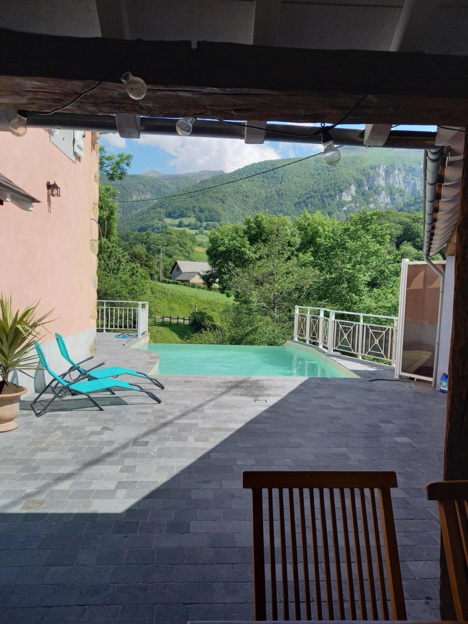 Maison Ainerak Gite A Sainte Engrace La Pierre Saint Martin Bagian luar foto